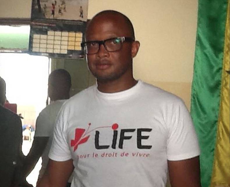 (FEU)Yakhya Mamadou Diop  <br><i>Docteur(SOS Medecin)</i>